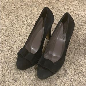 Suede women’s platform pumps.